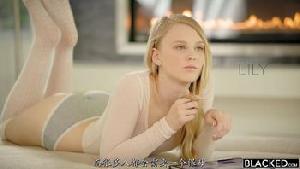 ❤️年轻的女保姆莉莉偷钱被男主人发现并惩罚 ❤️