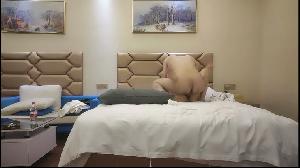 身高166美腿外围妹子,镜头前展示口活很不错.