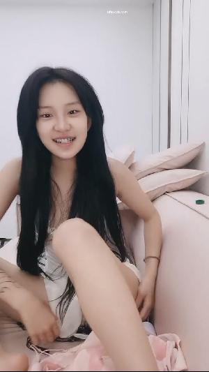 【香草呆呆】甜美校花! 超美~超反差~道具自慰~喷水~秒射!