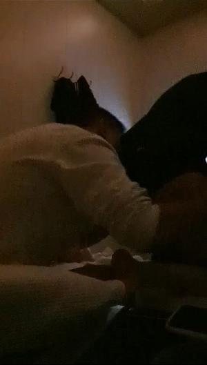 足疗店搞女技师，丸子头小姐姐，足交打飞机后入