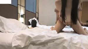 东北轻熟女大姐哥们你换了八个姿势了，有点疼了，风韵犹存老江湖小伙根本搞不定