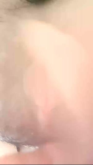 蛋定叉烧包 高颜值反差婊母狗 极品身材粉嫩翘乳 假鸡巴抽插小穴自慰 高潮呻吟 流出白浆。