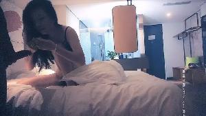 真能侃大山 约了一个气质很好的美女 管吃管喝的 磨磨唧唧拖了美女4个小时 第二场
