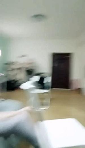 长发少妇先是自慰再被后入猛操.