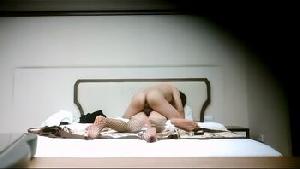 ~甜美系外圍極品美女，迫不及待撩起裙子摸，穿上連體網襪猛懟騷逼