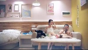 双马尾可爱邻家美女，乖巧温柔身材好，床上激战沙发调情,