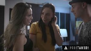 天真无邪的女演员为了实现梦想，屈从于导演和变态的强势制片人